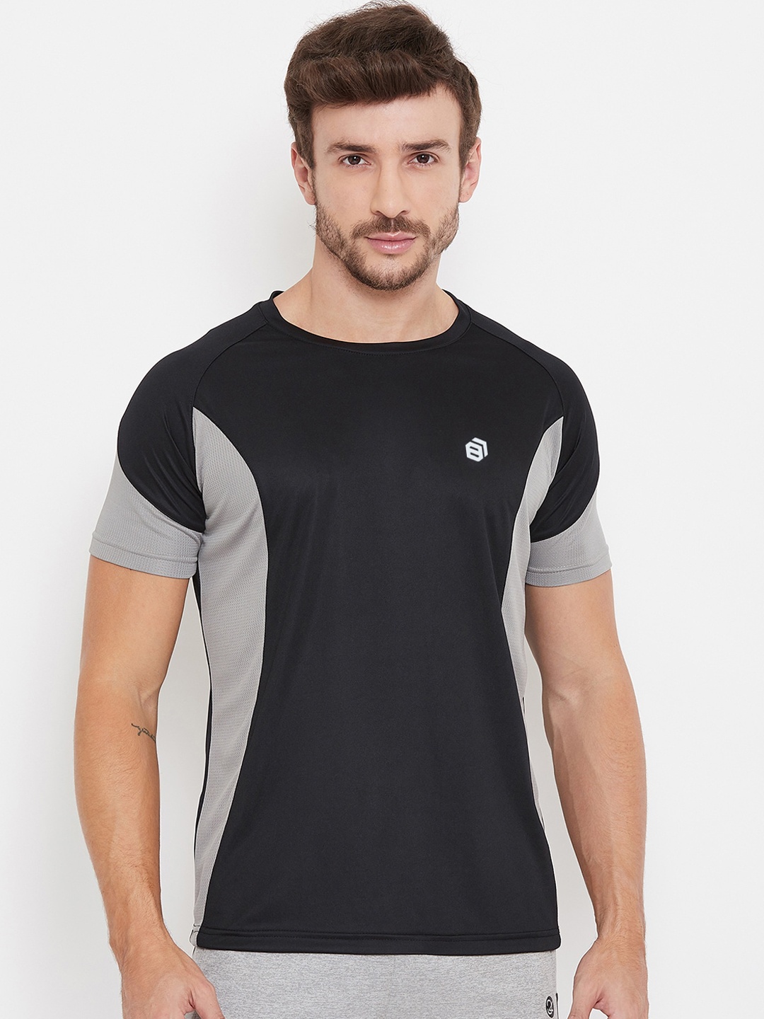 

Bishop Cotton Men Black & Grey Colourblocked Round Neck T-shirt