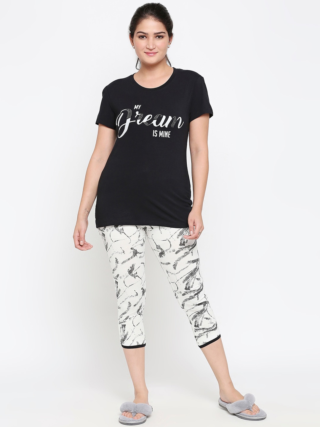 

XIN Women Black & White Printed T-shirt and Capri Set