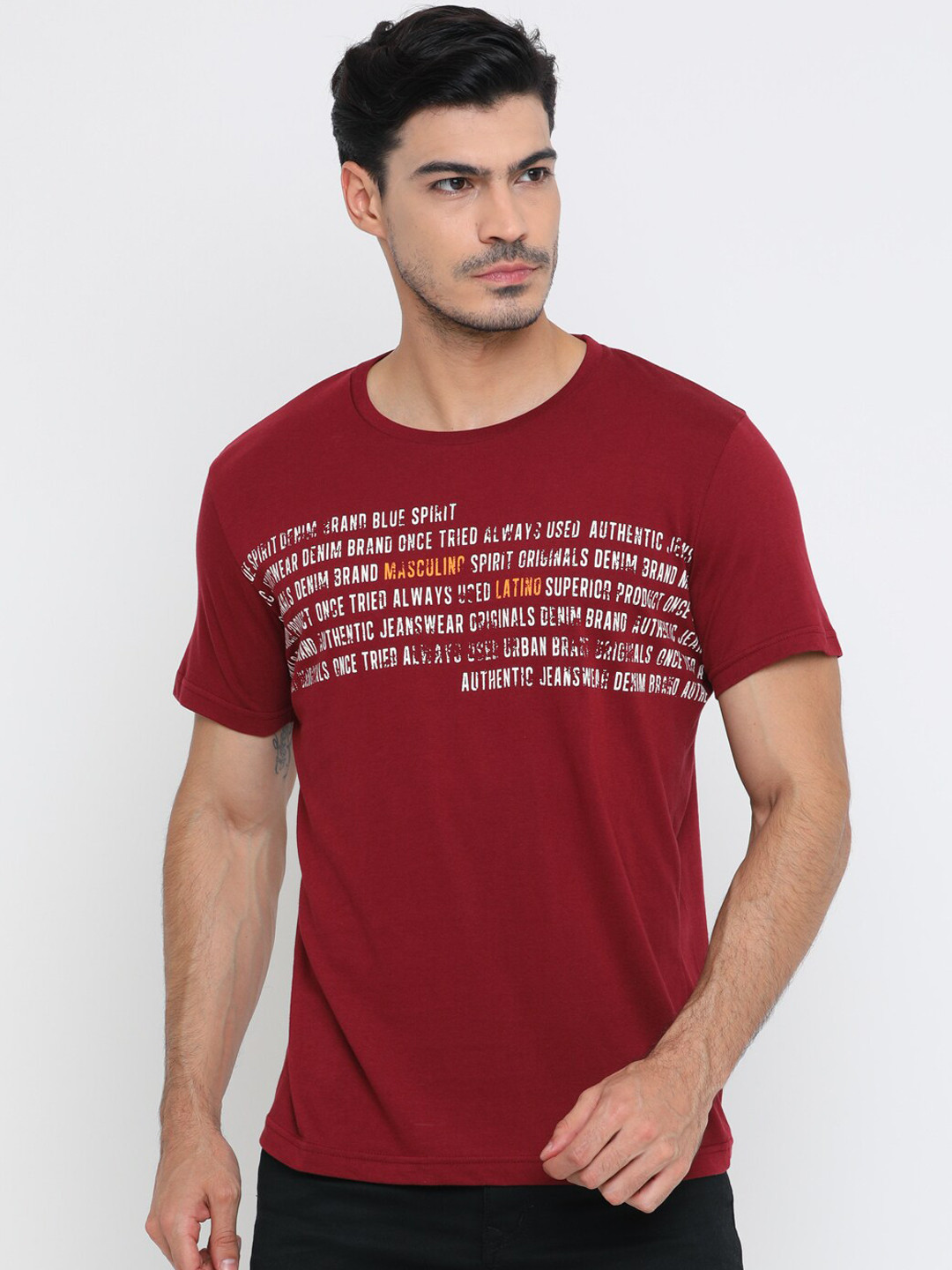 

Masculino Latino Men Red Printed Round Neck T-shirt