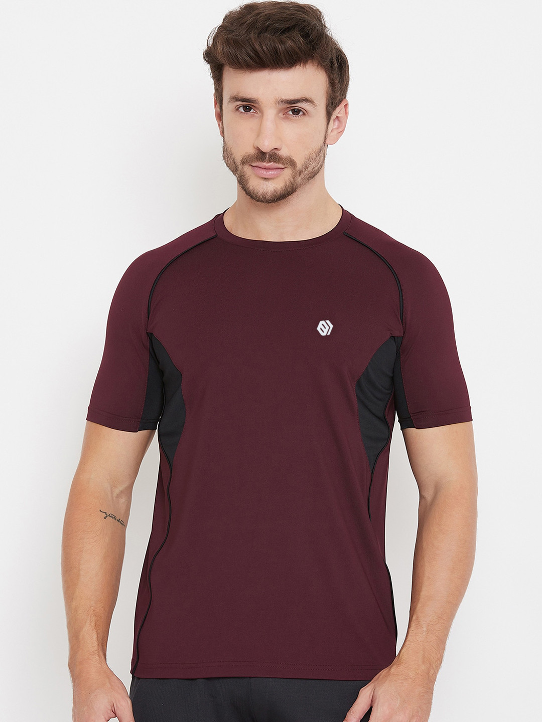 

Bishop Cotton Men Burgundy Solid Round Neck T-shirt