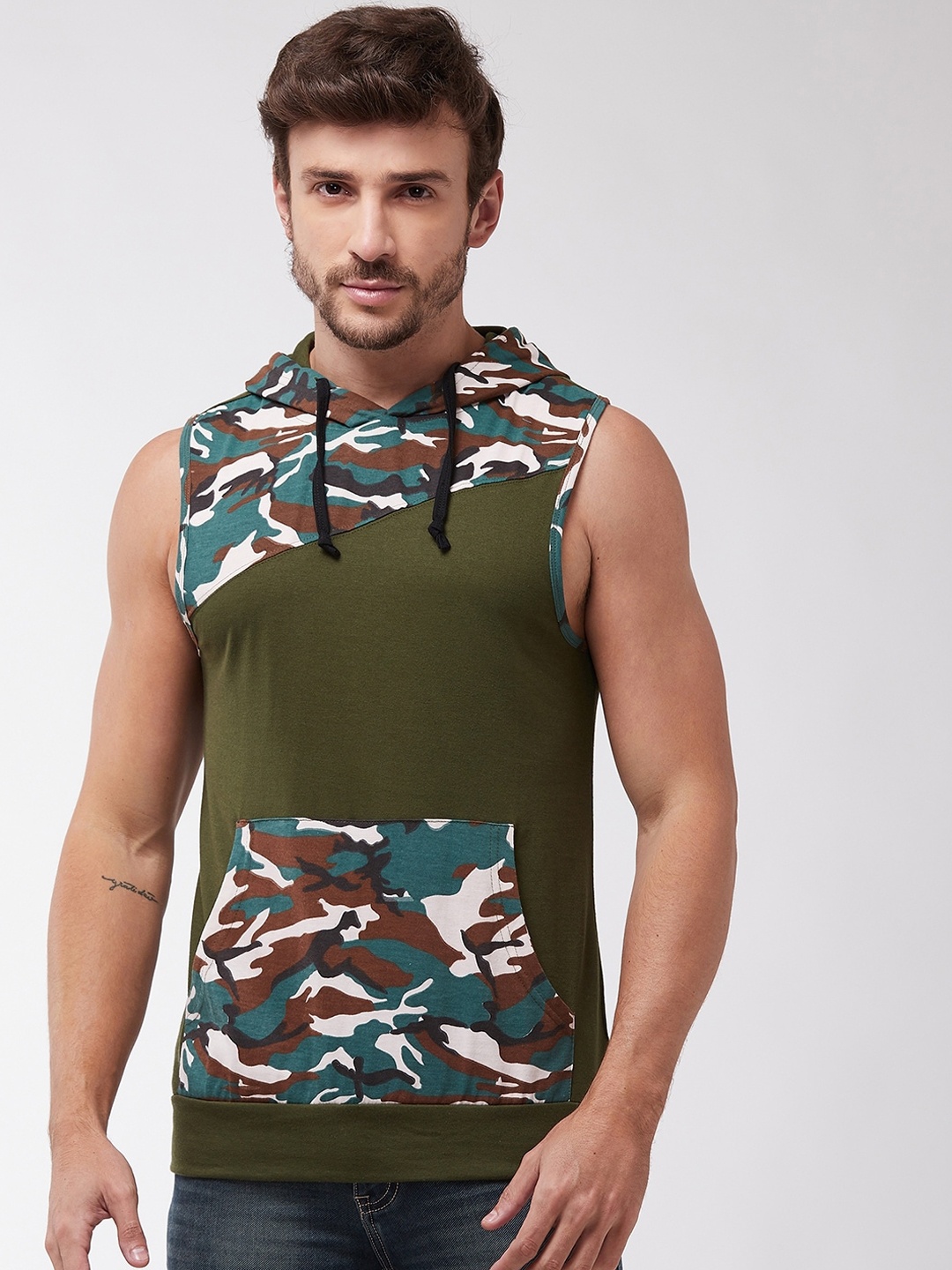 

GRITSTONES Men Olive Green & Brown Printed Hooded T-shirt