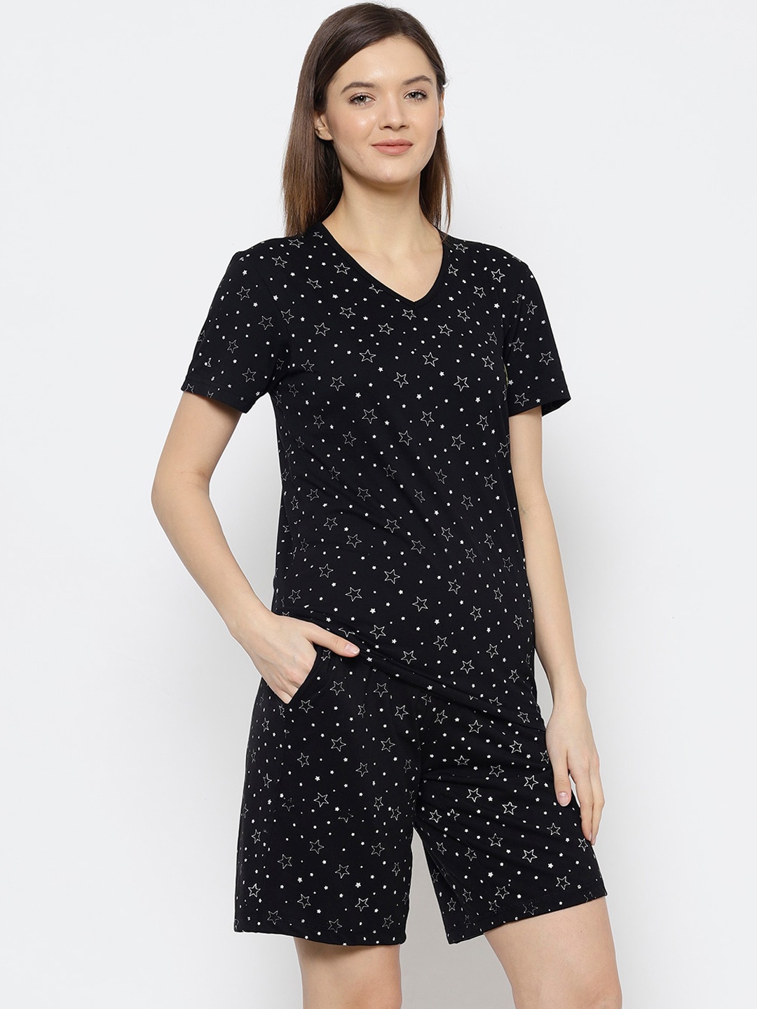 

VIMAL JONNEY Women Black & White Printed Night Suit