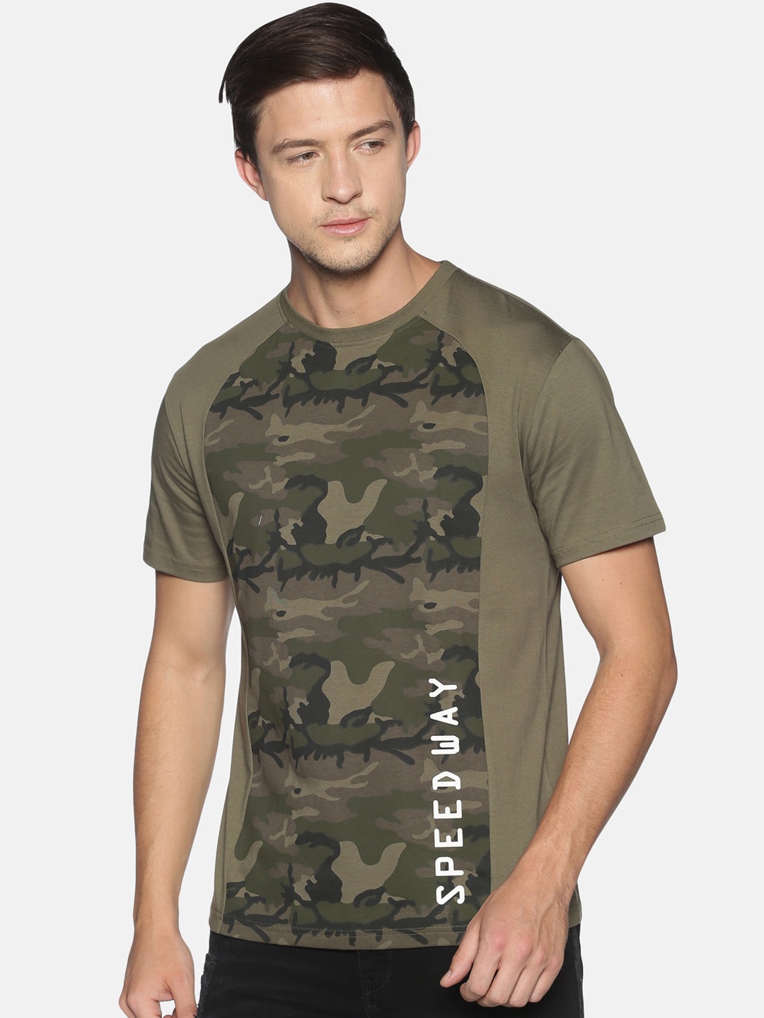 

UrGear Men Olive Green Camouflage Printed Round Neck Pure Cotton T-shirt