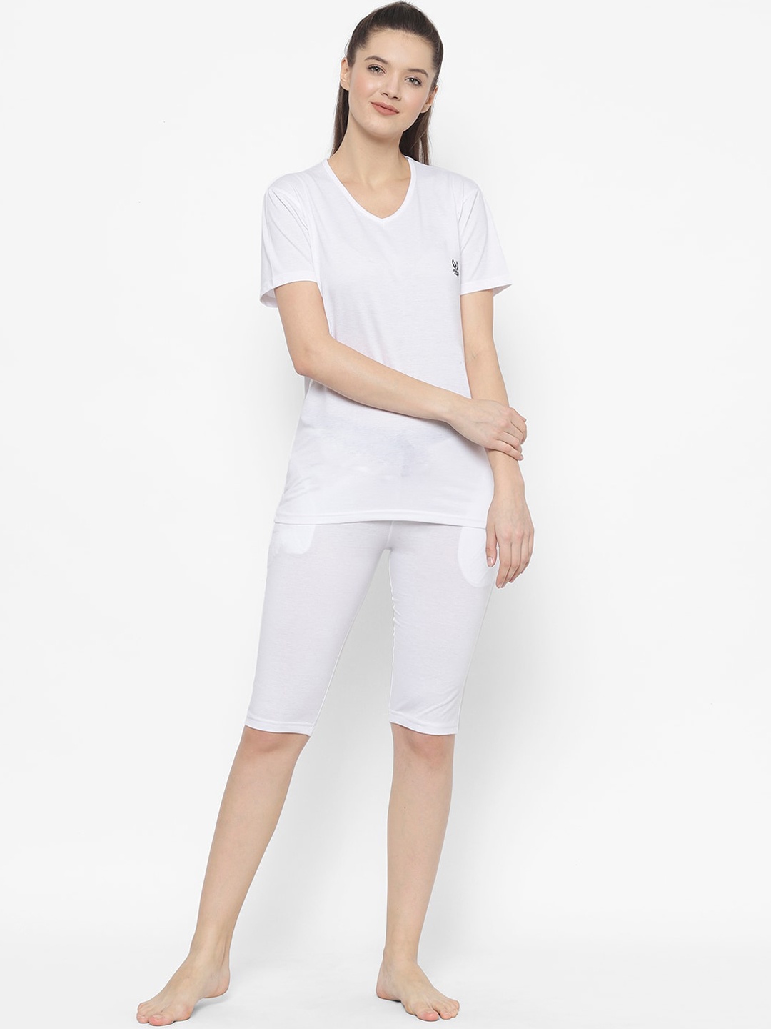 

VIMAL JONNEY Women White & Black Solid Night Suit