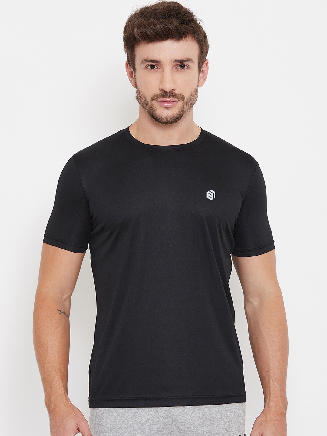 

Bishop Cotton Men Black Solid Round Neck T-shirt