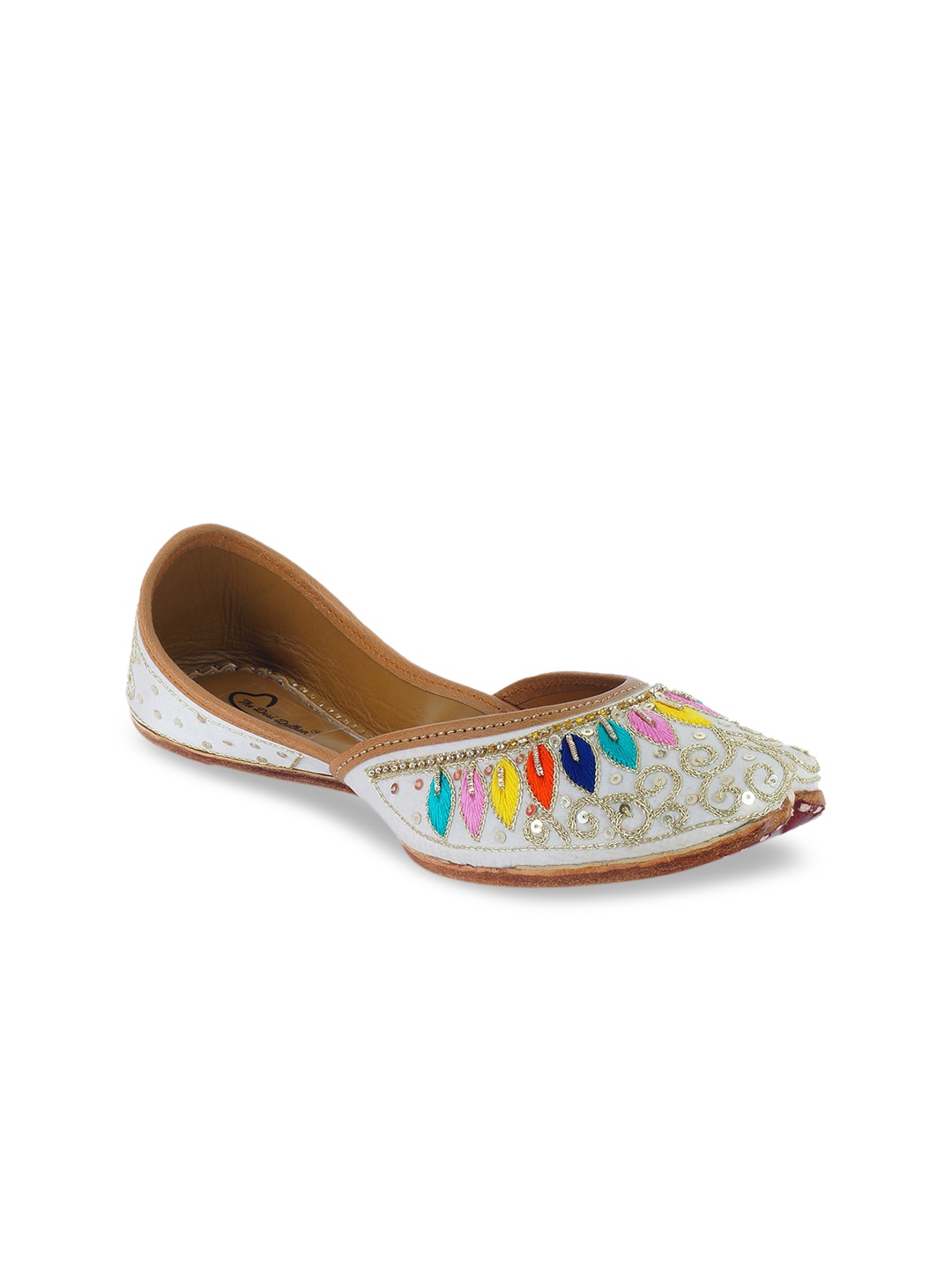 

The Desi Dulhan Women White & Golden Embellished Fabric & Leather Mojaris