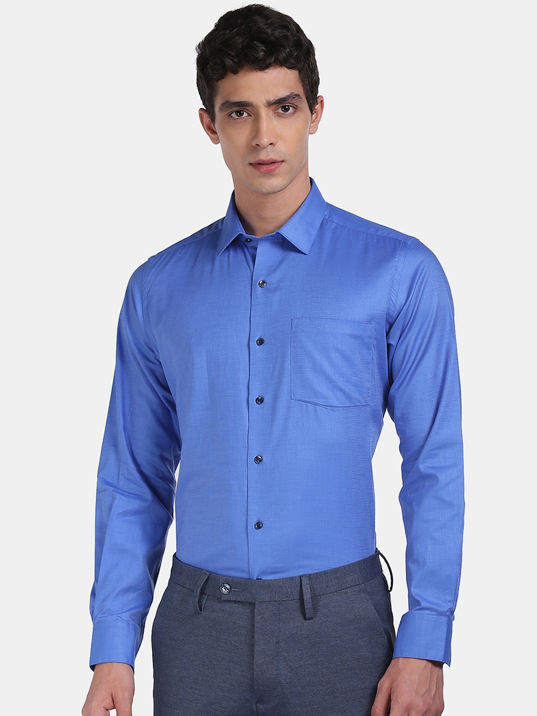 

Arrow Men Blue Regular Fit Solid Formal Shirt