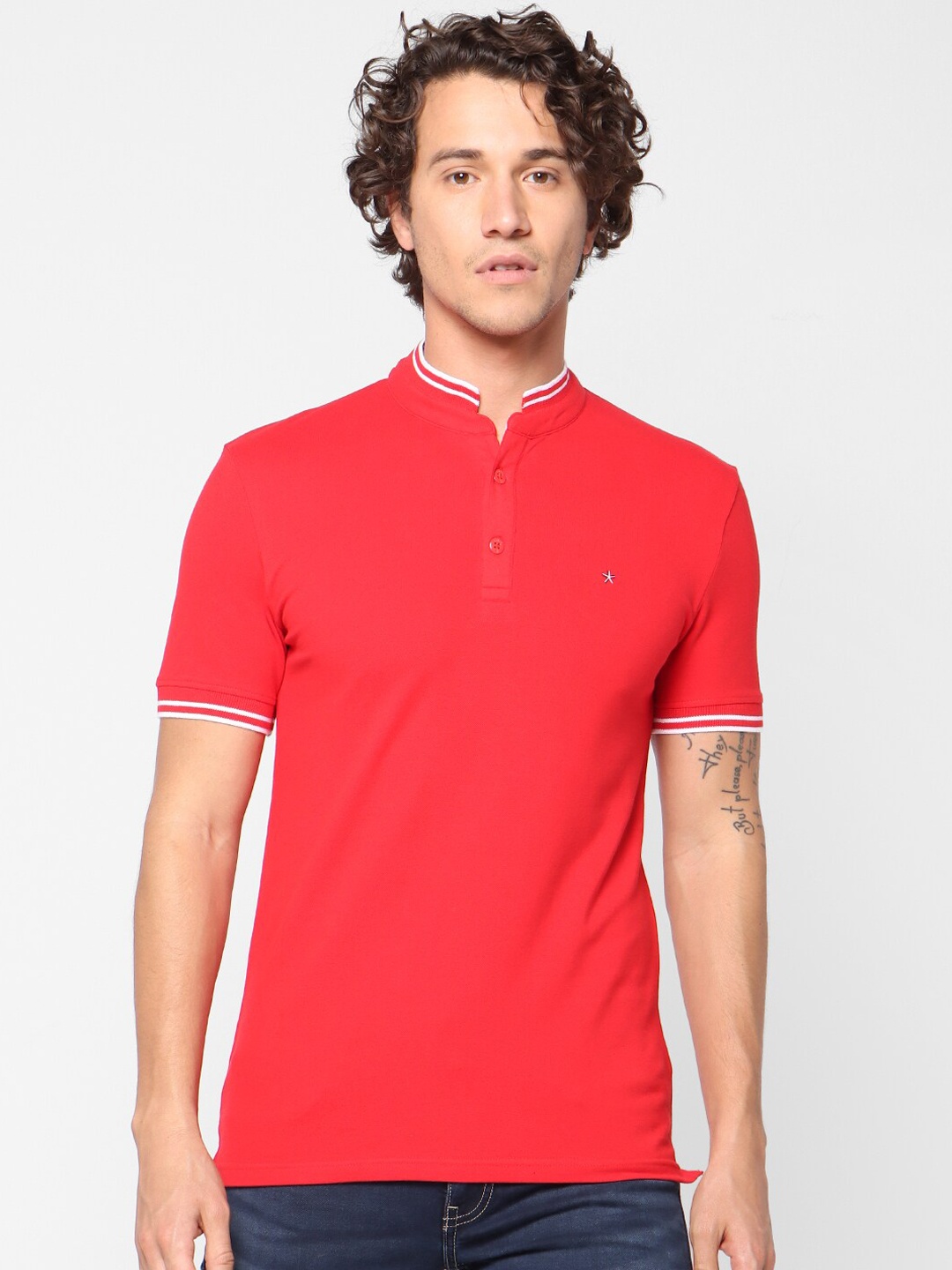 

Celio Men Red Solid Mandarin Collar T-shirt