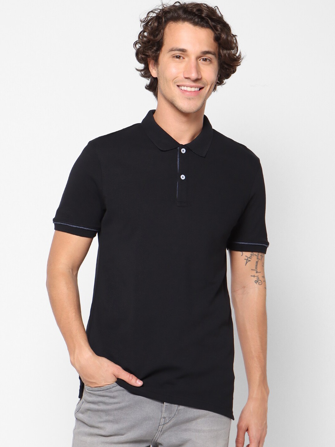 

Celio Men Black Cotton Solid Hood Pure Cotton T-shirt