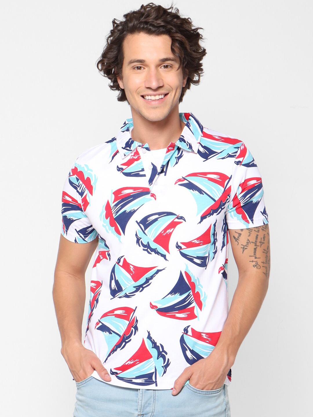 

Celio Men White & Blue Ships Print Cotton T-shirt