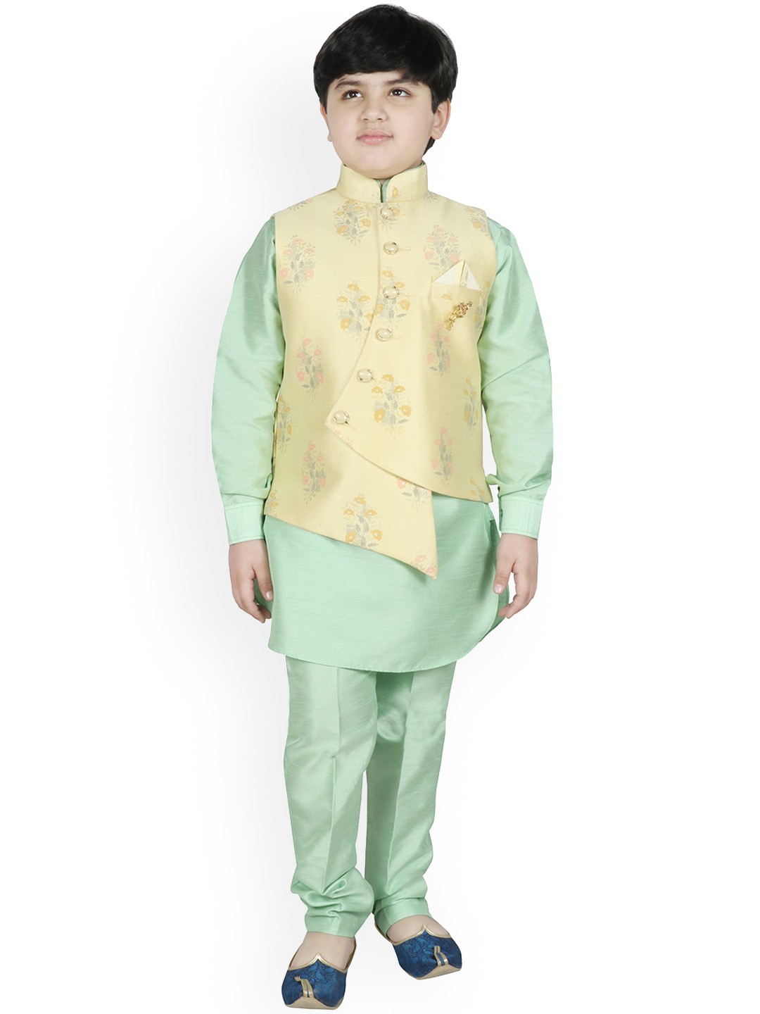 

SG YUVRAJ Boys Green Solid Kurta with Trousers