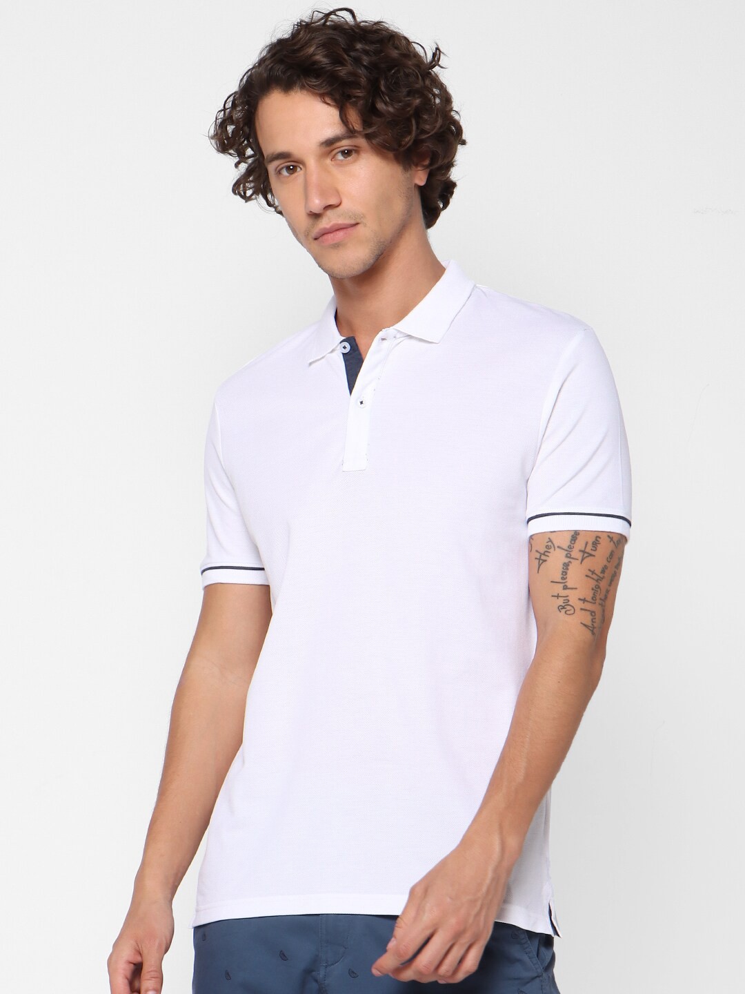 

Celio Men White Solid Polo Collar T-shirt