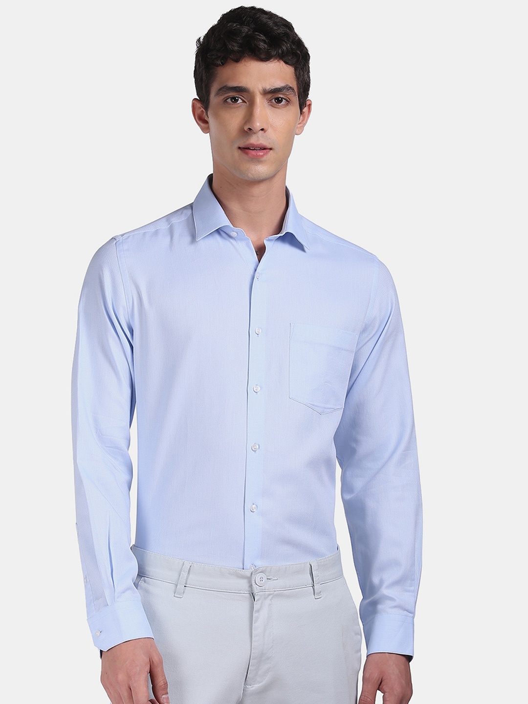 

Arrow Men Blue Regular Fit Solid Formal Shirt