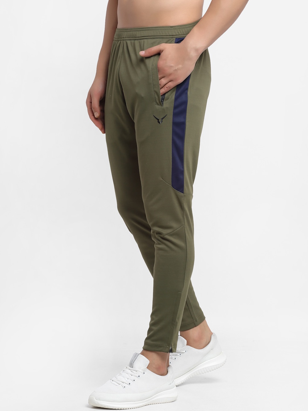 

Invincible Men Jogger Pants With Embossed Logo, Olive
