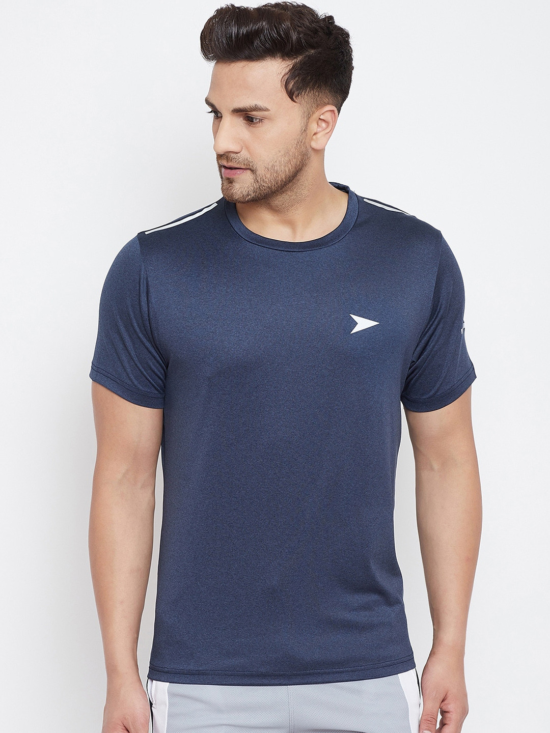 

Sportigoo Men Navy Blue Solid Round Neck T-shirt