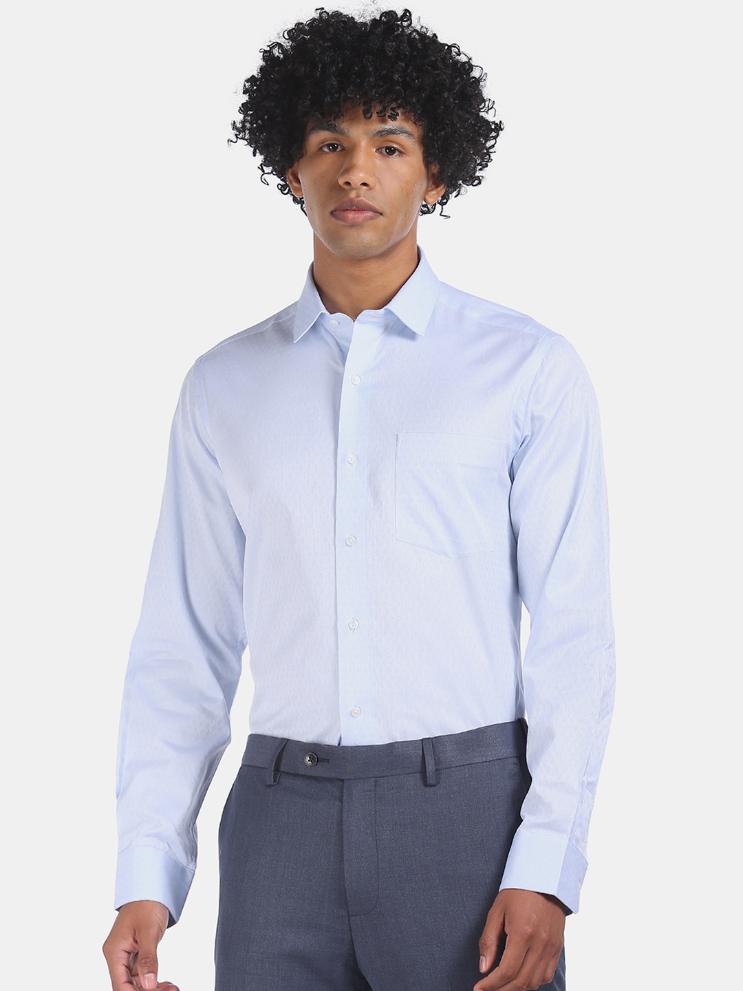

Arrow Men Blue Regular Fit Solid Formal Shirt