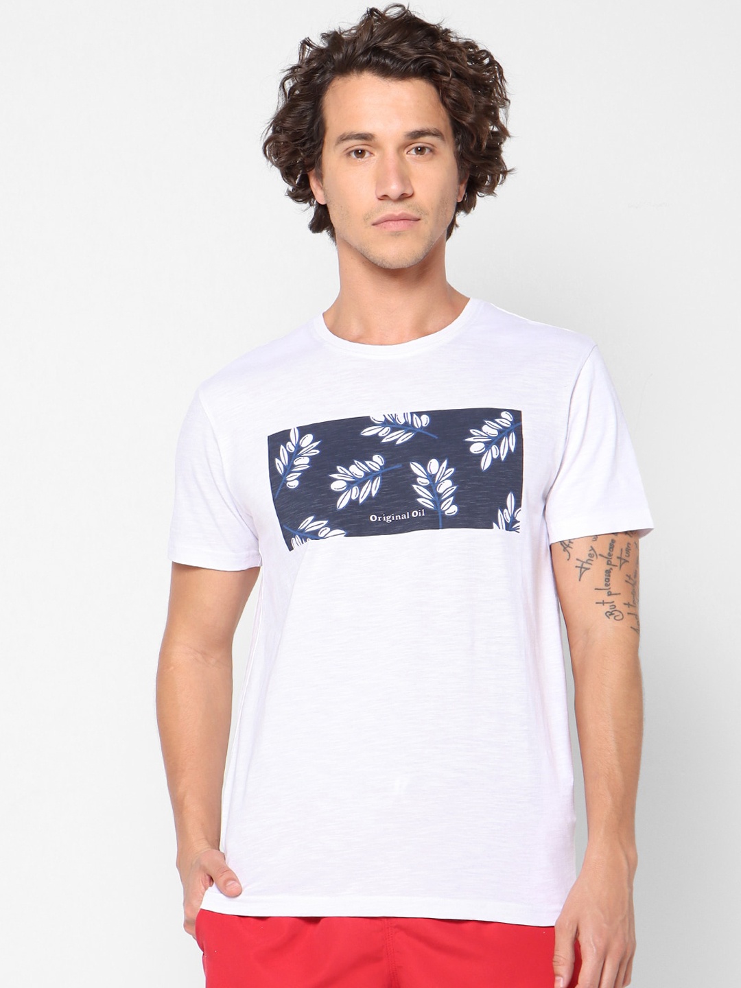 

Celio Men White & Navy Blue Printed Round Neck T-shirt