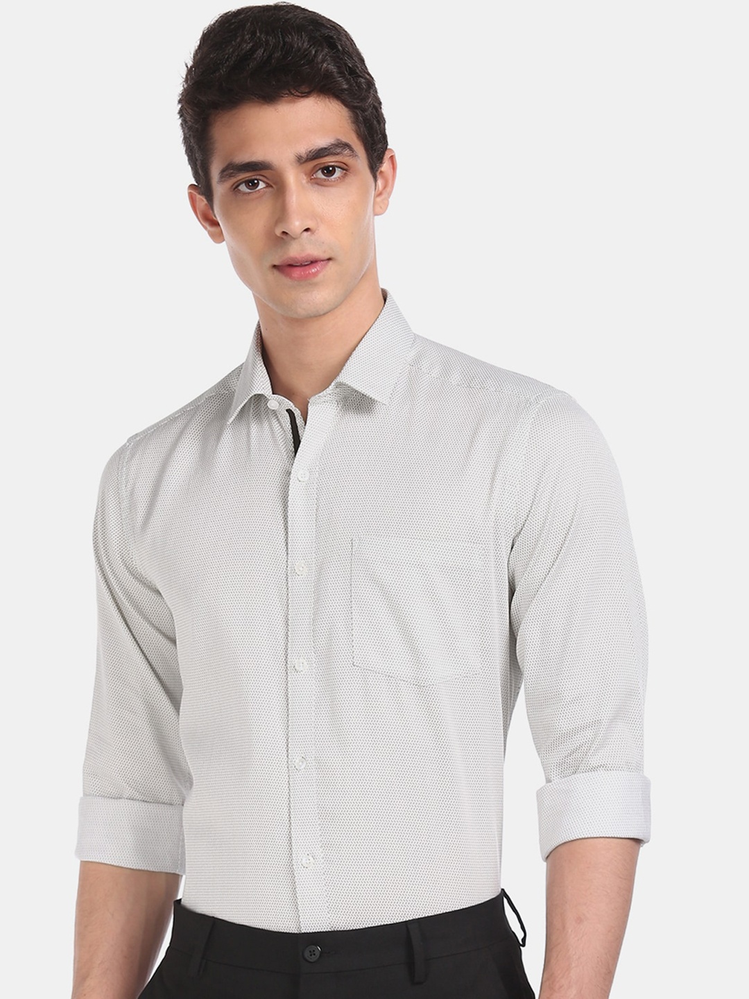 

Arrow Men White Slim Fit Solid Formal Shirt