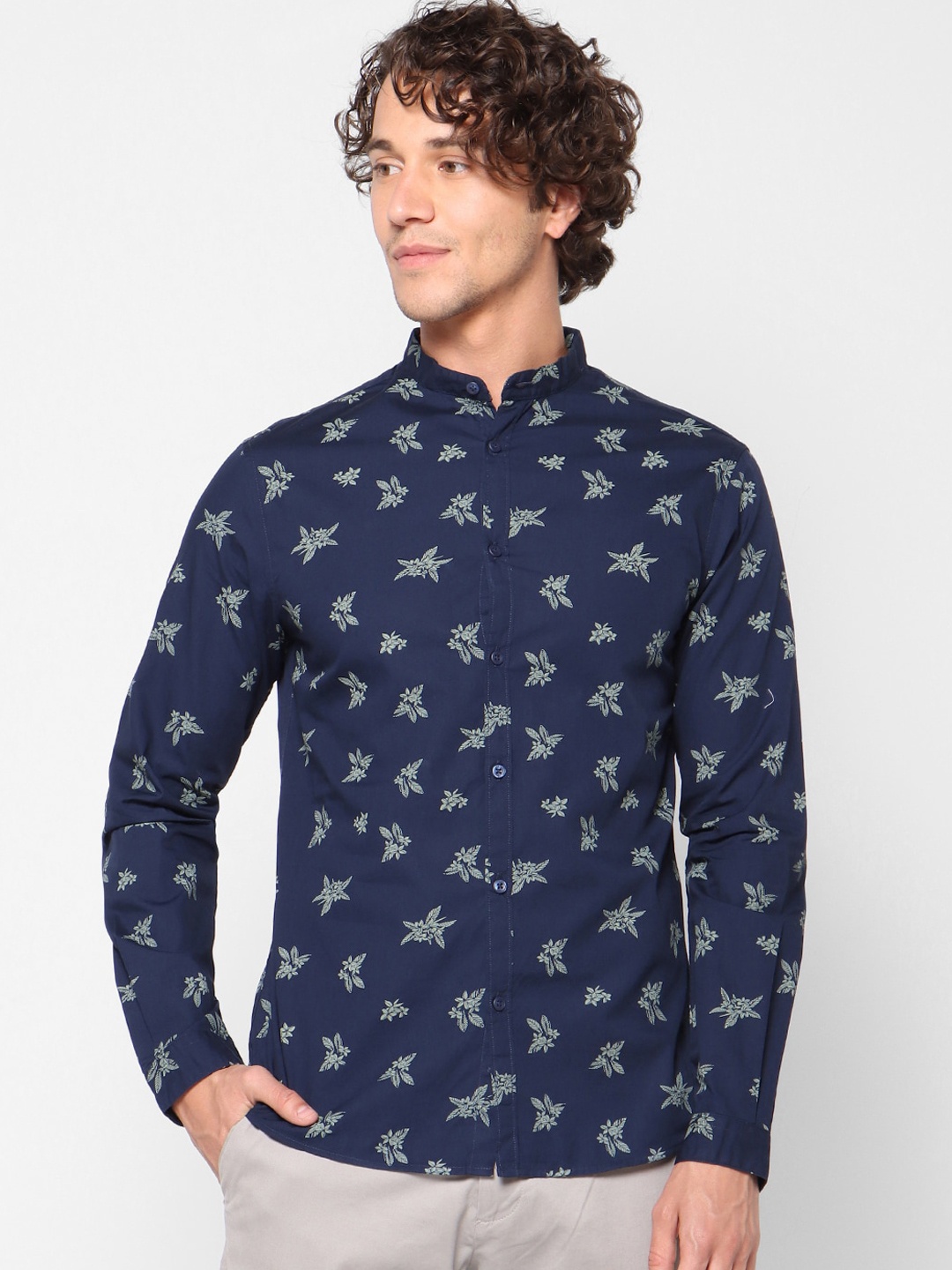 

Celio Men Navy Blue & White Slim Fit Floral Print Cotton Casual Shirt