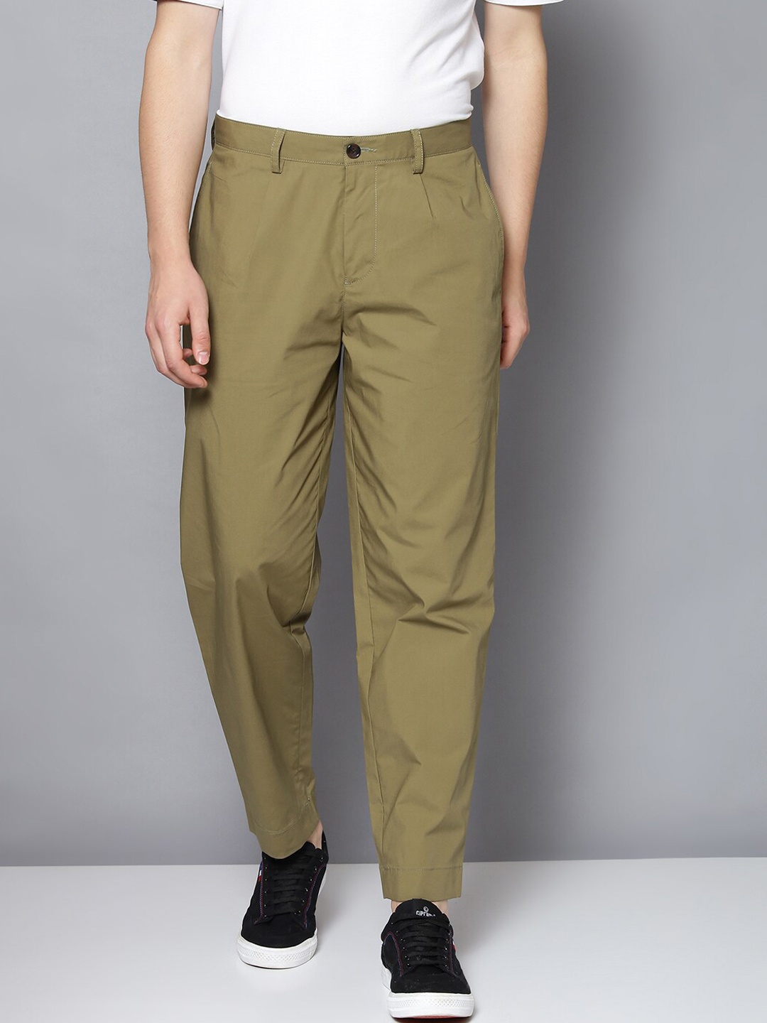 

BEN SHERMAN Men Olive Green Tapered Fit Solid Cotton Chinos