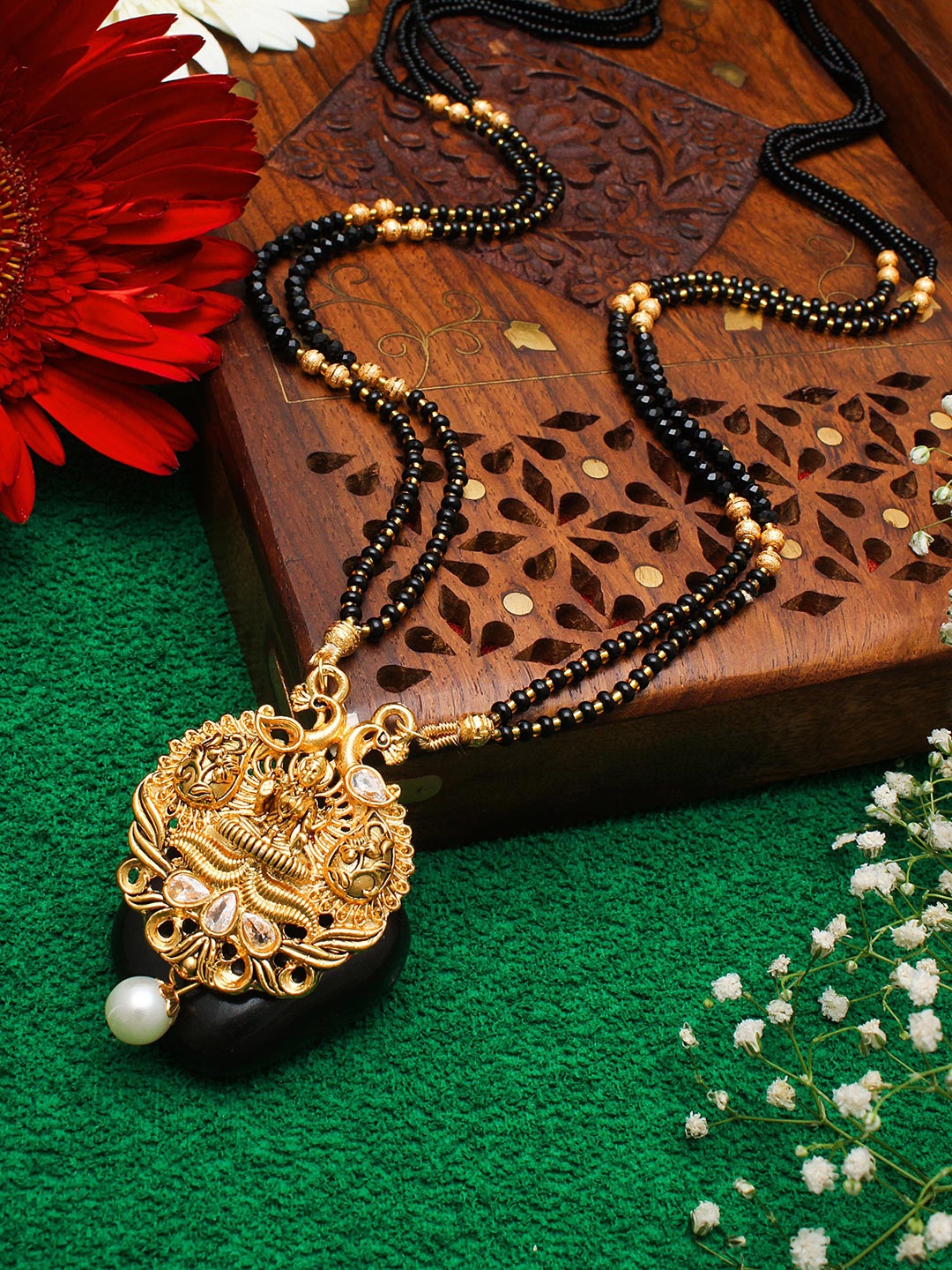 

aadita Gold-Plated Kundan and Pearls Mangalsutra