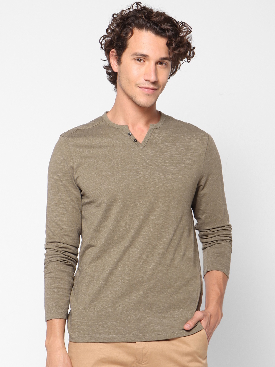 

Celio Men Olive Green Solid V-Neck T-shirt
