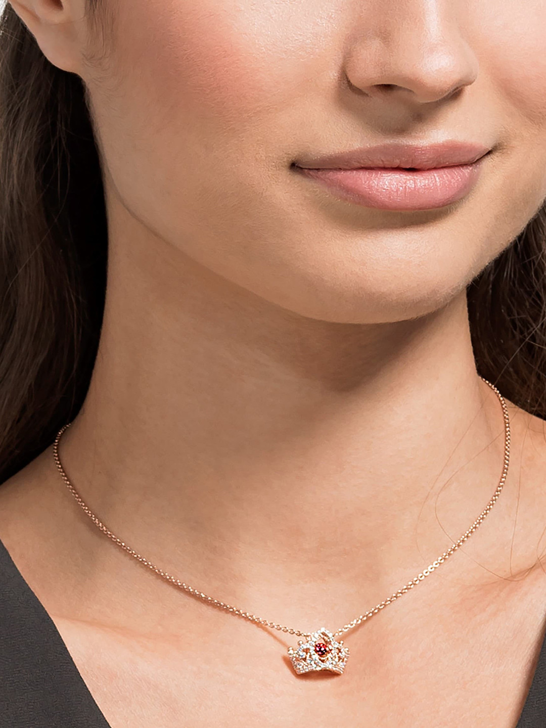 

SWAROVSKI White & Rose Gold Bee A Queen Pendant