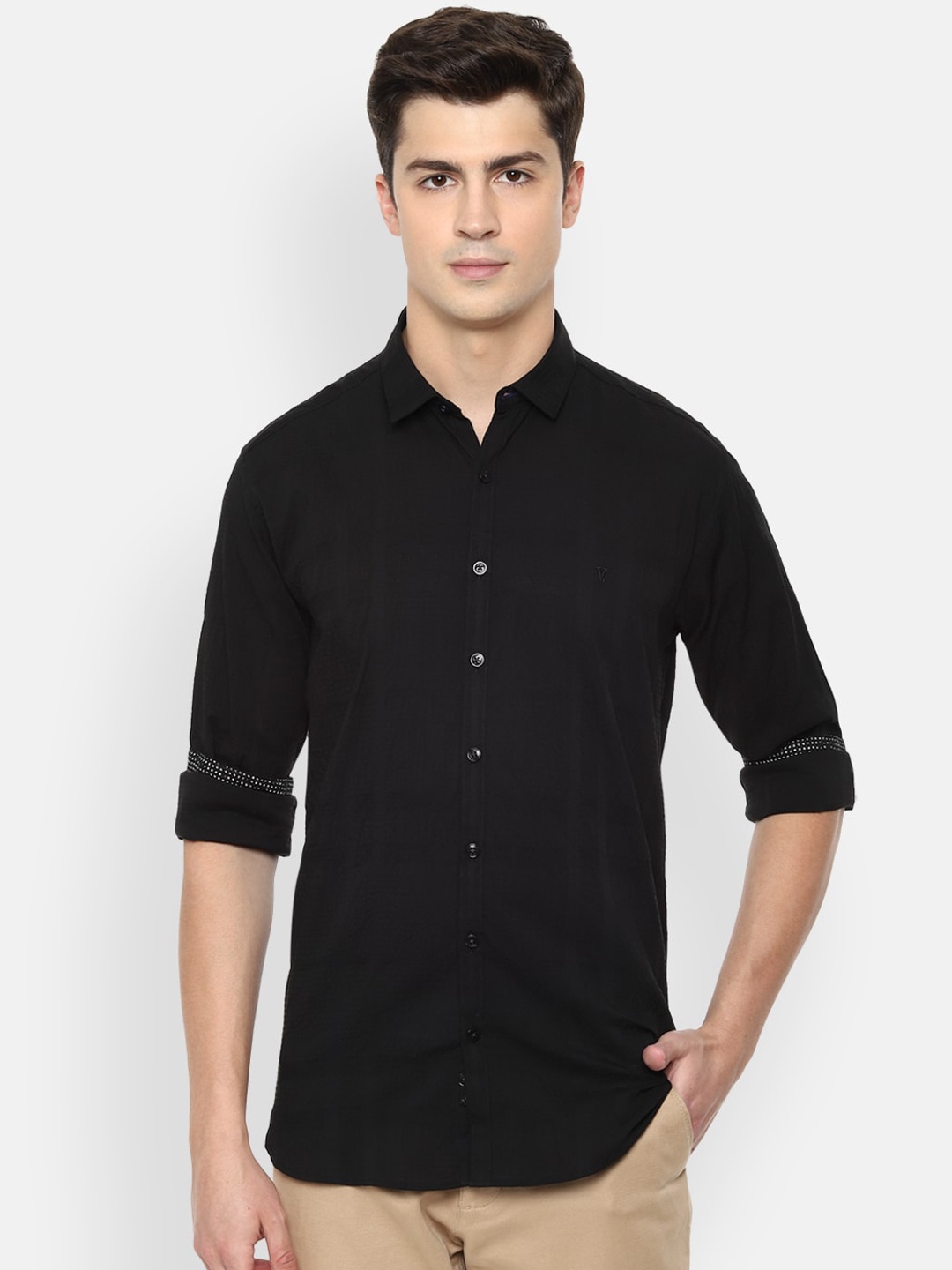 

V Dot Men Black Slim Fit Solid Casual Shirt