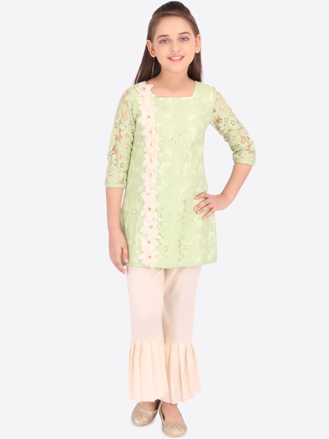 

CUTECUMBER Girls Green & Pink Self Design Kurti with Sharara