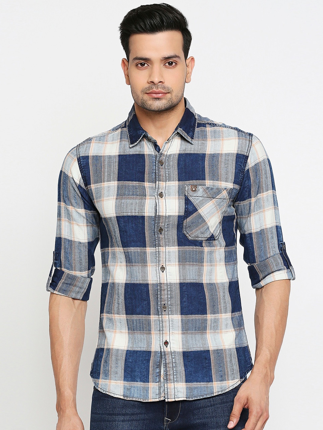 

Mufti Men Off-White & Blue Slim Fit Checked Pure Cotton Casual Shirt