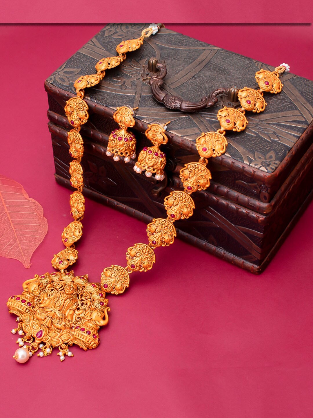 

Sukkhi Gold-Plated Pink & Green Stone-Studded & Beaded Temple Jewellery Set