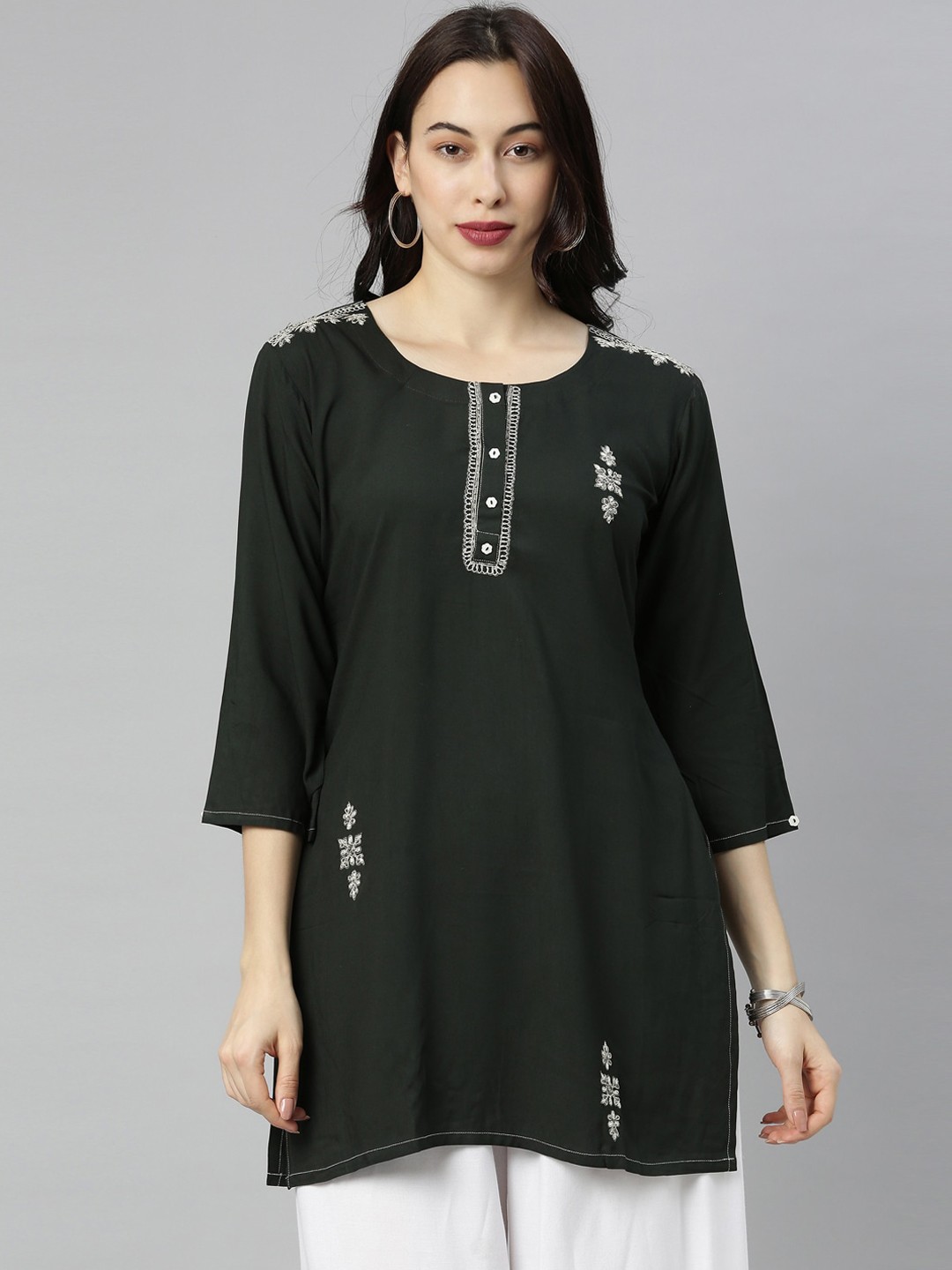 

Neerus Women Olive Green & Off White Ethnic Motifs Embroidered Thread Work Kurta