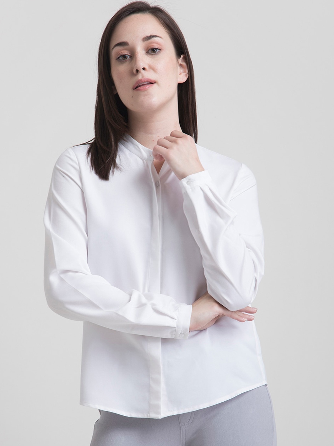 

FableStreet Women White Regular Fit Solid Casual Shirt