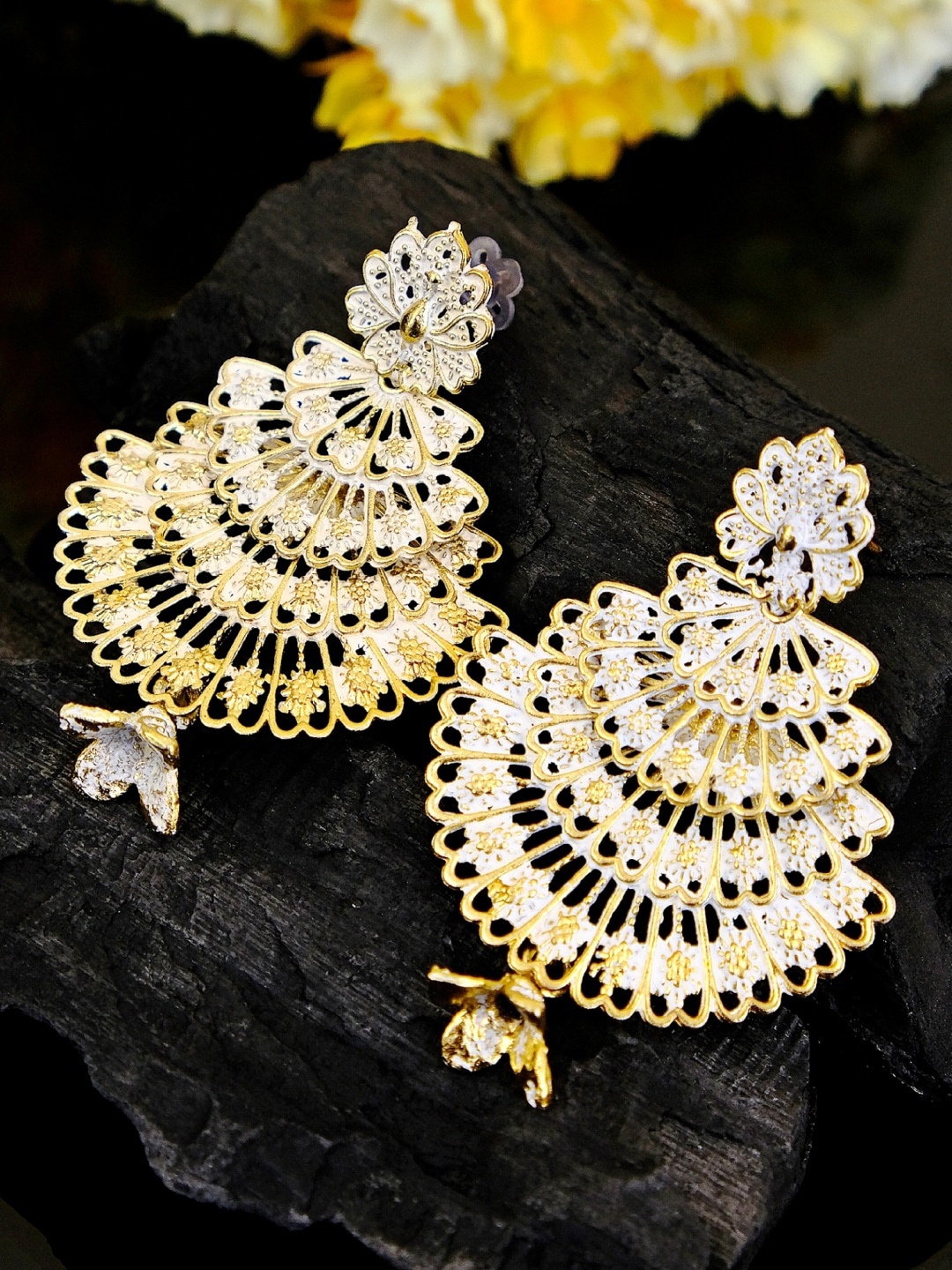 

Crunchy Fashion White & Gold-Toned Contemporary Chandbalis
