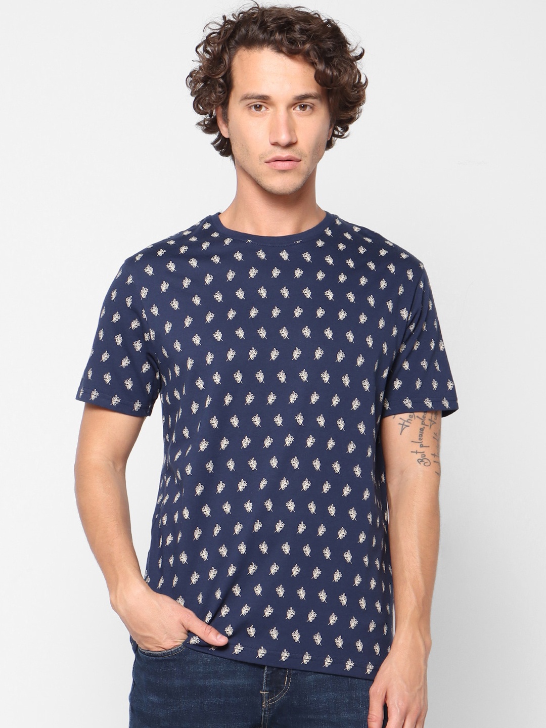Celio Men Navy Blue Off-White Printed Round Neck Pure Cotton T-shirt