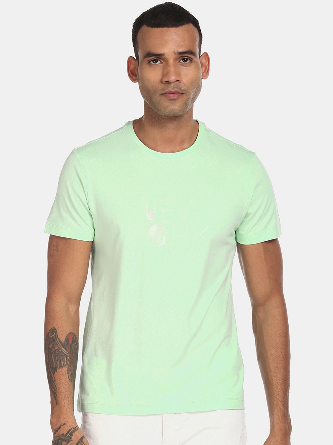 

Arrow New York Men Green Solid Round Neck T-shirt