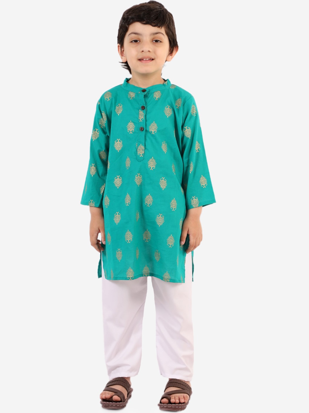 

Chipbeys Boys Green Self Design Kurta with Pyjamas