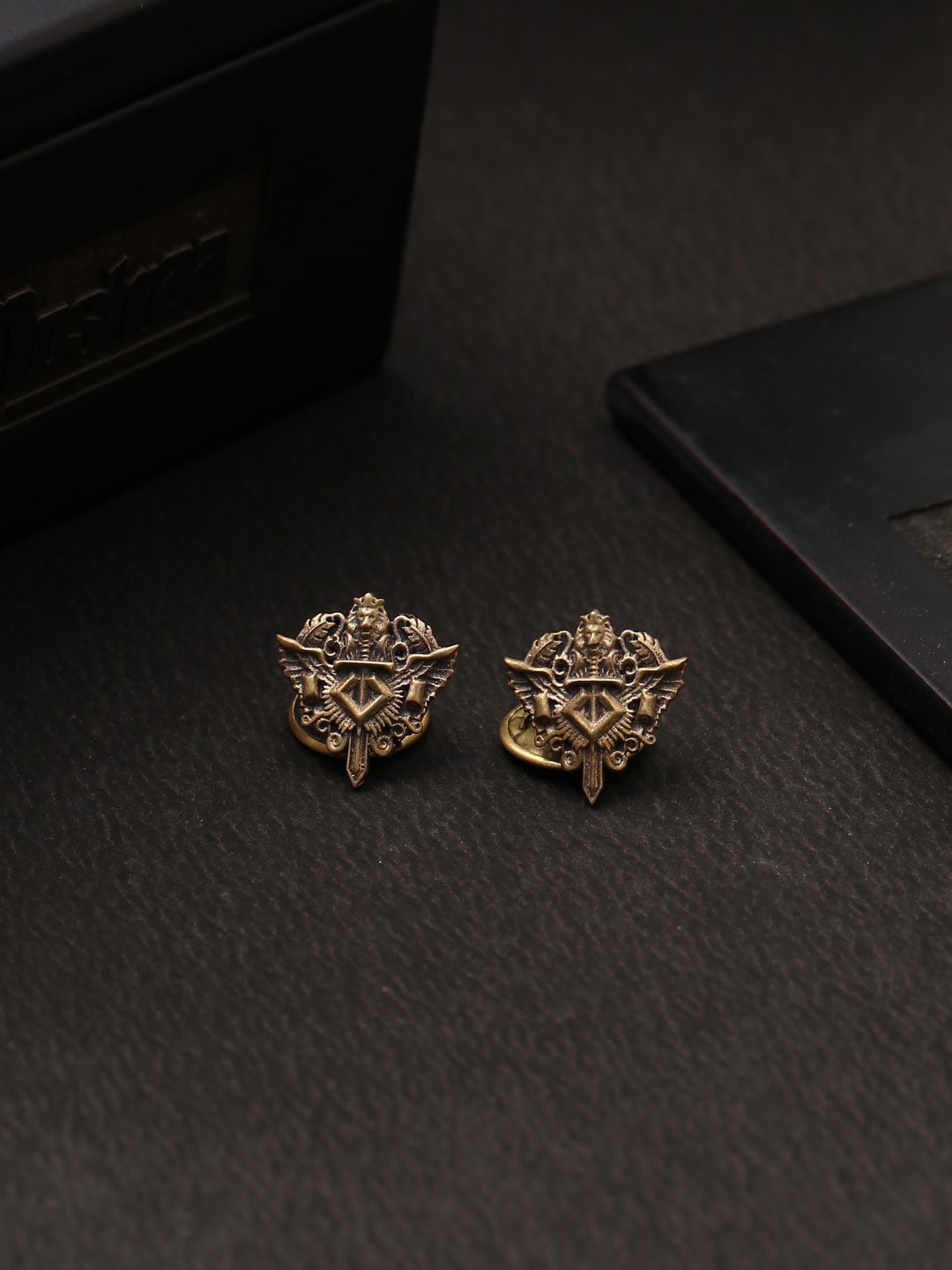 

COSA NOSTRAA Men Antique Gold-Toned Knight Lion Collar Tips Accessory Gift Set