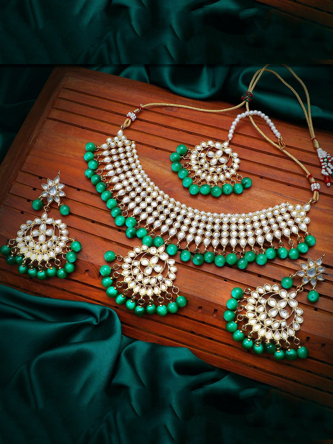 

Sukkhi Gold-Plated Green & White Kundan-Studded & Beaded Jewellery Set