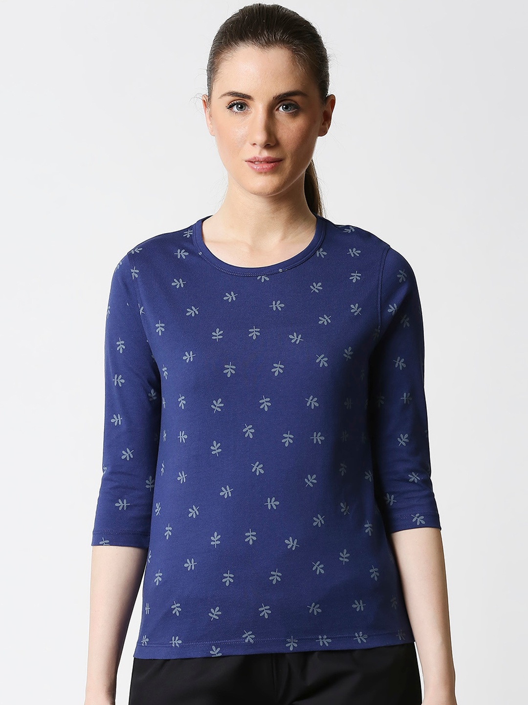 

Bewakoof Women Blue Leaf Printed Pure Cotton Lounge T-Shirt