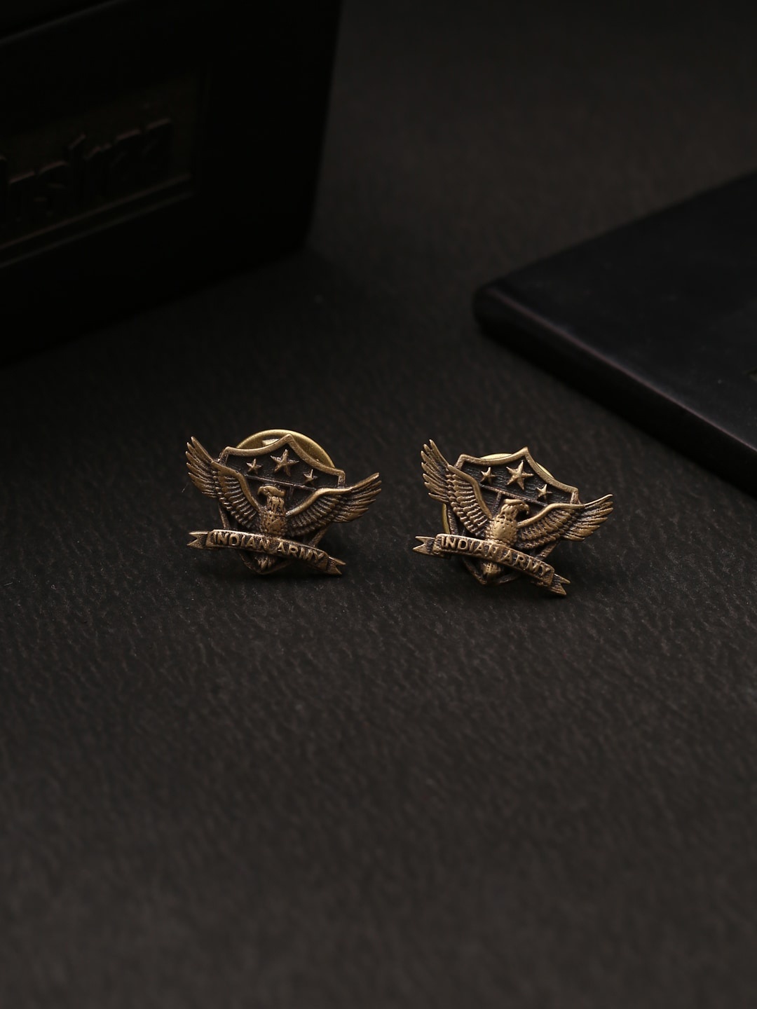 

COSA NOSTRAA Men Antique Gold-Toned American Eagle Collar Tips Accessory Gift Set