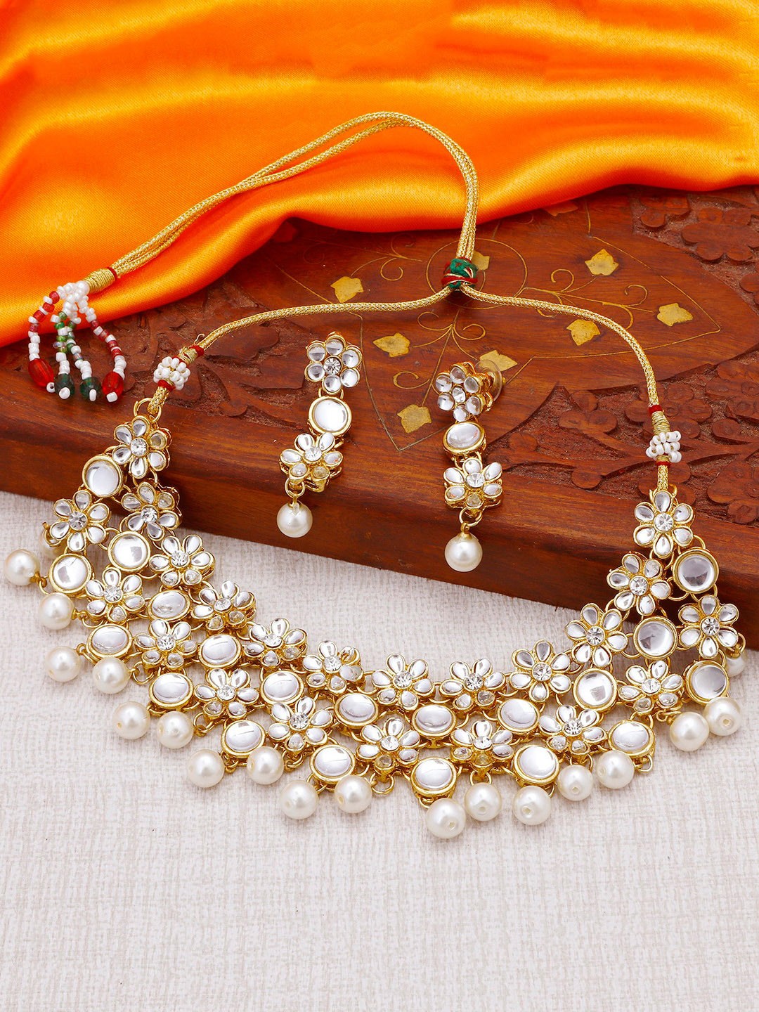 

Sukkhi Gold-Plated White Kundan-Studded & Beaded Jewellery Set