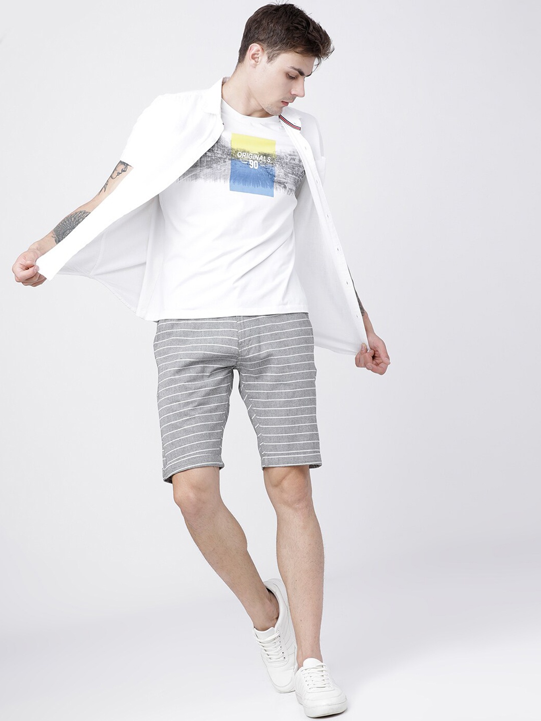 

HIGHLANDER Men Grey Striped Slim Fit Regular Shorts