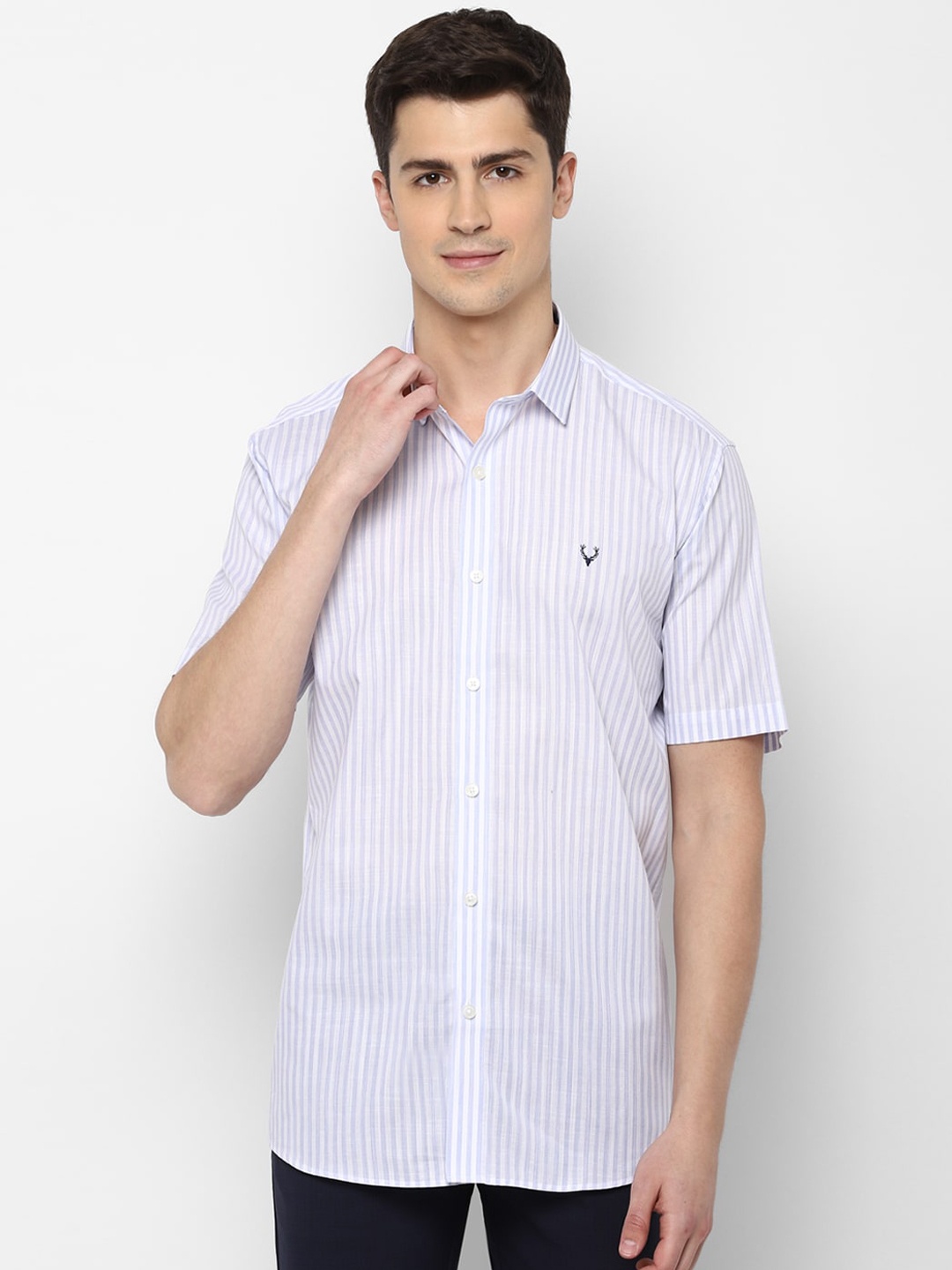 

Allen Solly Men White & Blue Slim Fit Striped Cotton Casual Shirt