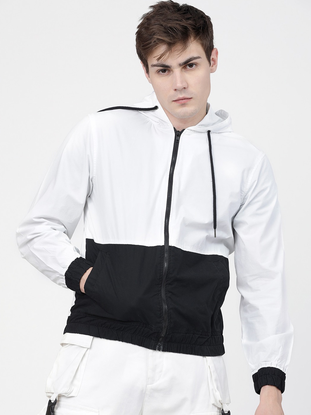 

HIGHLANDER Men White & Black Colourblocked Hooded Sporty Jacket