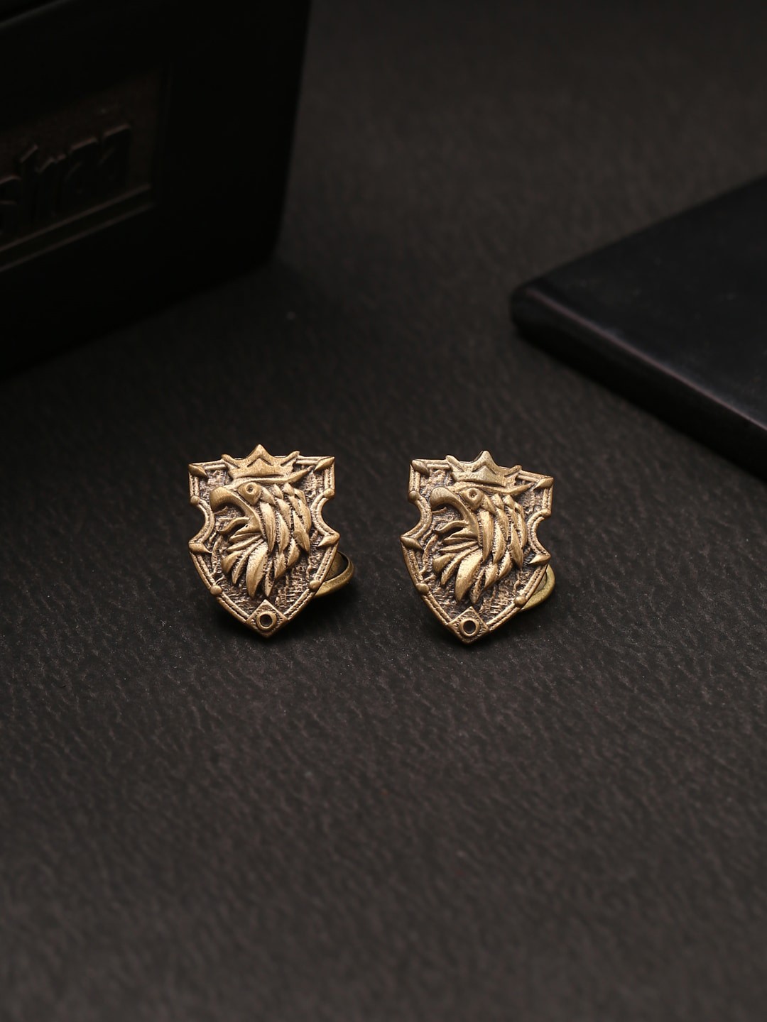 

COSA NOSTRAA Men Gold-Toned Eagle Shield Collar Tips Accessory Gift Set