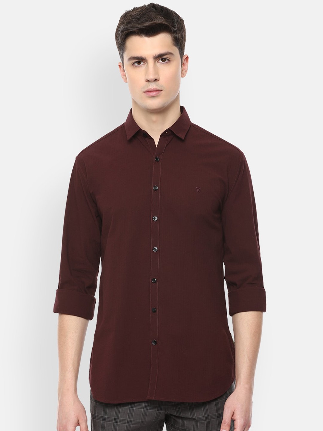 

V Dot Men Burgundy Slim Fit Solid Casual Shirt