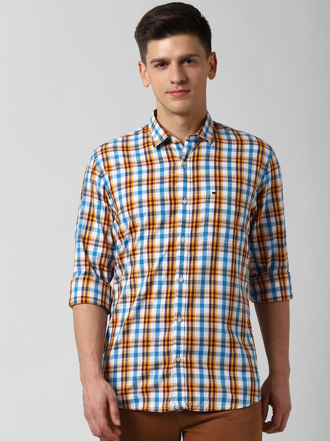 

Peter England Casuals Men White & Blue Slim Fit Checked Casual Shirt