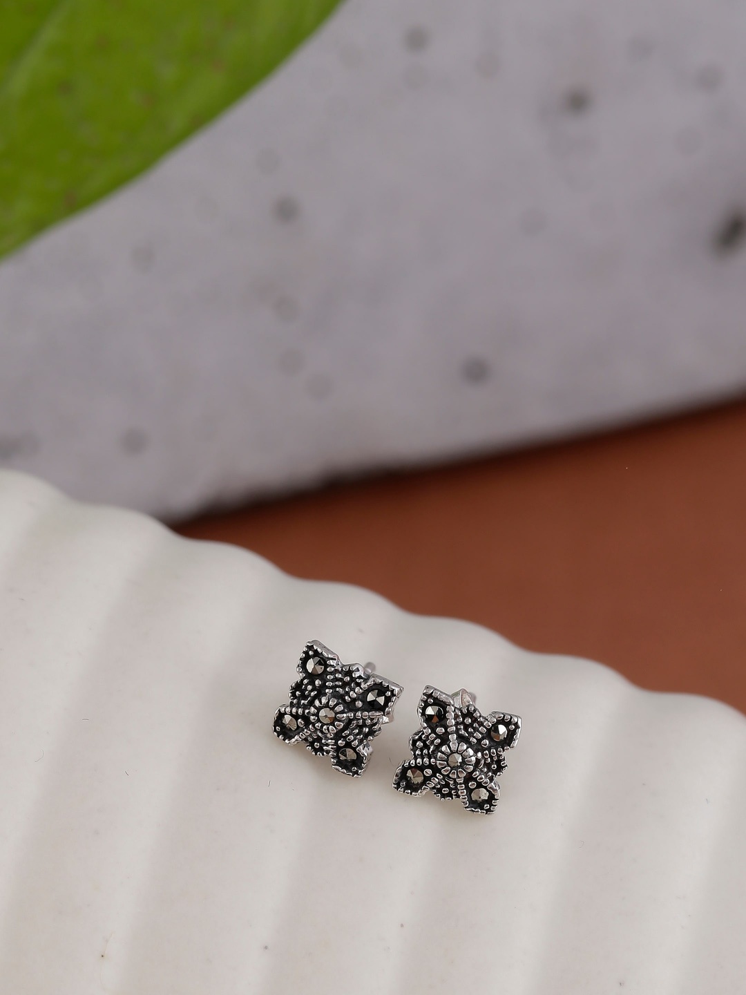 

GIVA 925 Sterling Silver Oxidised Symmetry Stud Earrings
