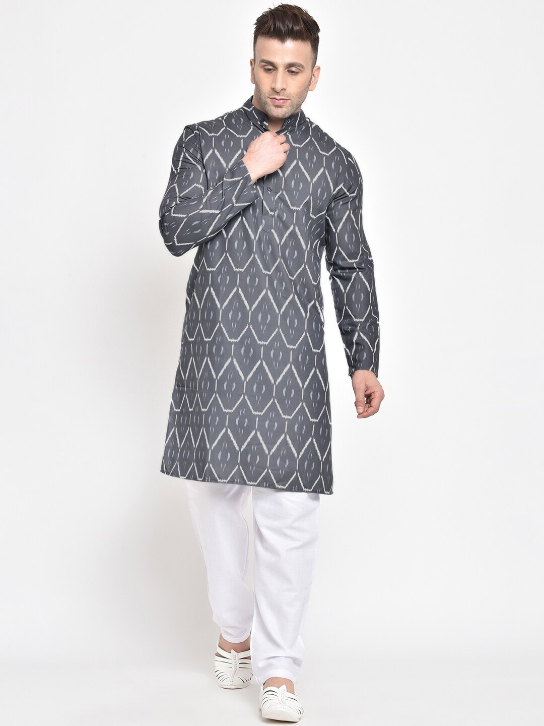 

Hangup Men Grey & Off White Geometric Printed Kurta
